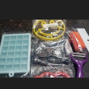 Various Kitchen Utensils(Ice cube tay, silicone molds, Veg peeler, oven gloves)